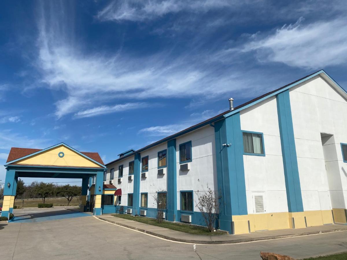 Tropicana Inn&suites