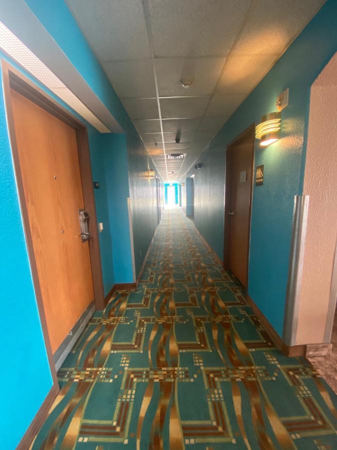 Tropicana Inn&suites Dallas