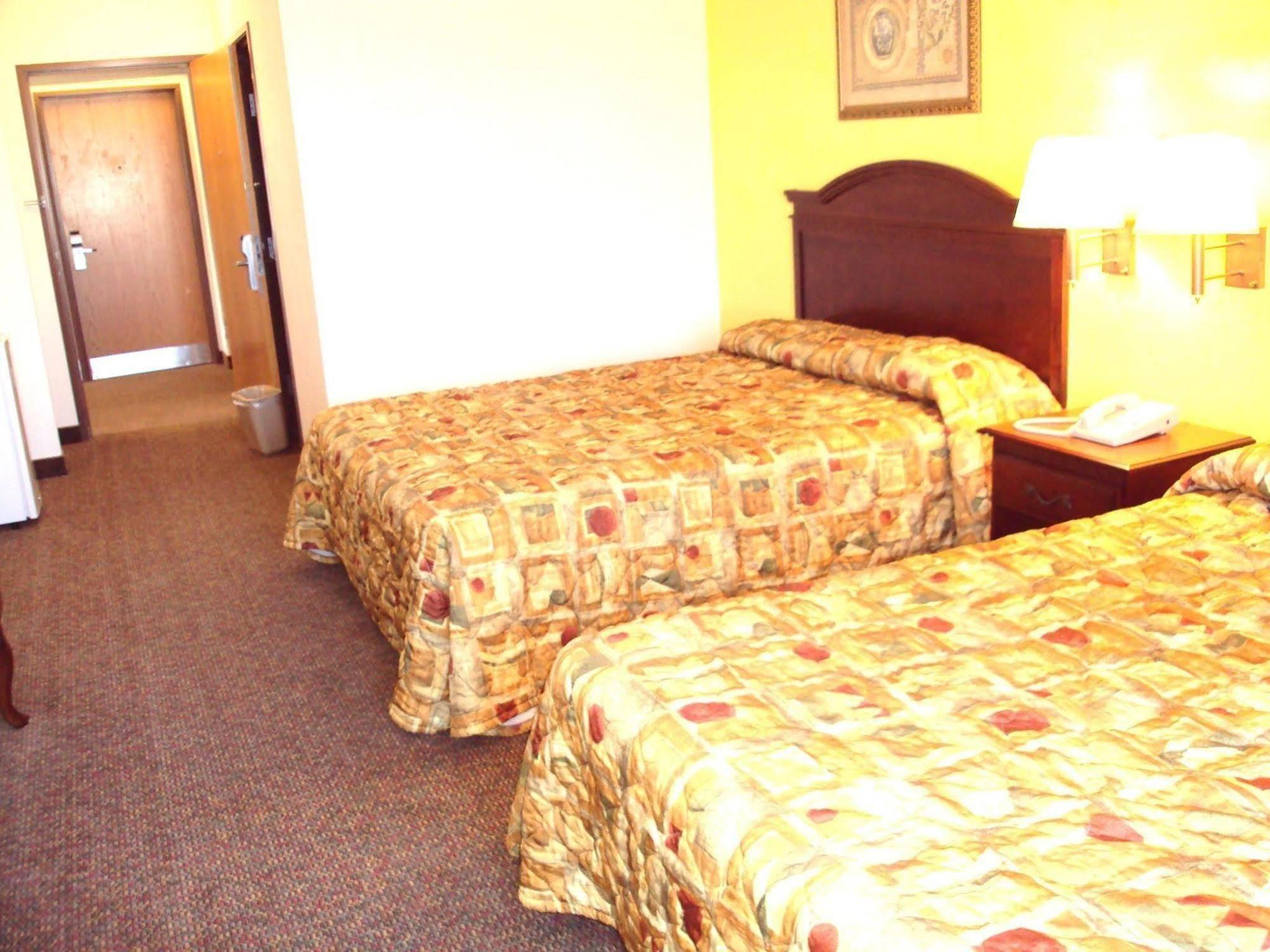 Tropicana Inn&suites *