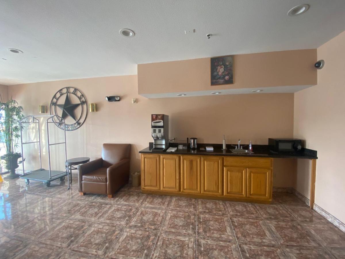 Tropicana Inn&suites Motel *