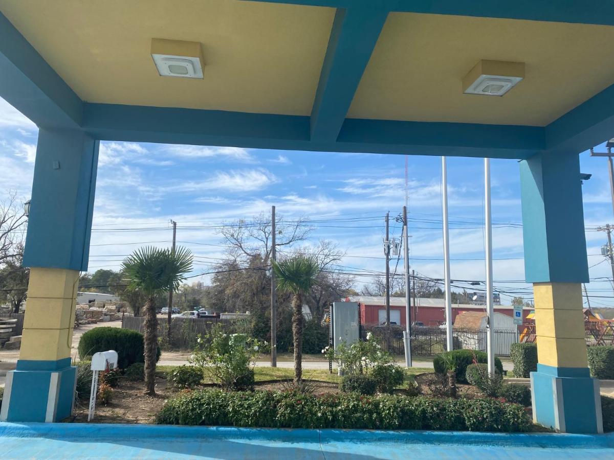 Tropicana Inn&suites Dallas
