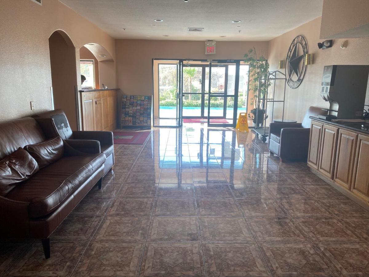 Tropicana Inn&suites Motel