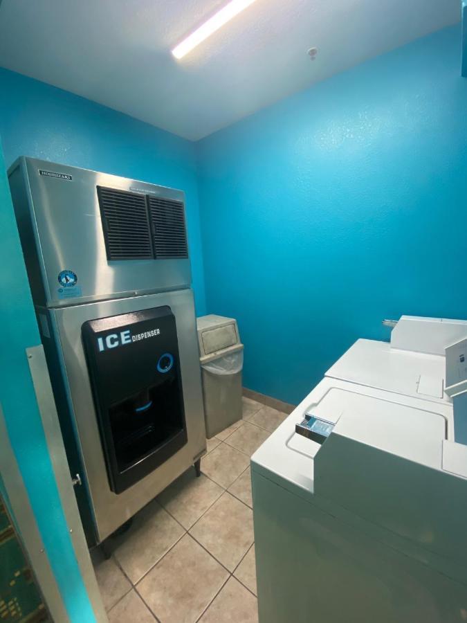Motel Tropicana Inn&suites *
