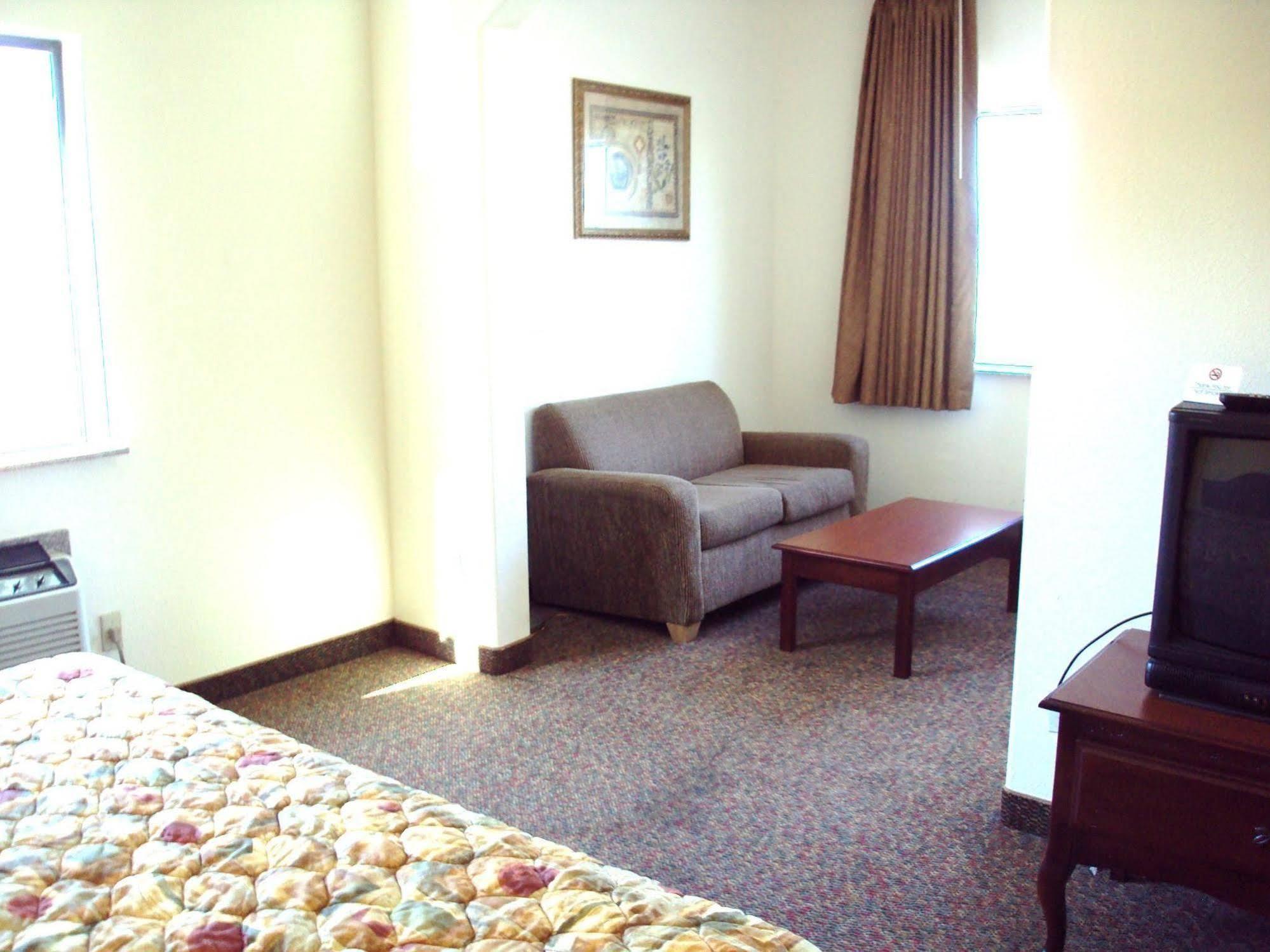 Tropicana Inn&suites