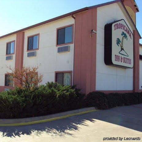Motel Tropicana Inn&suites *