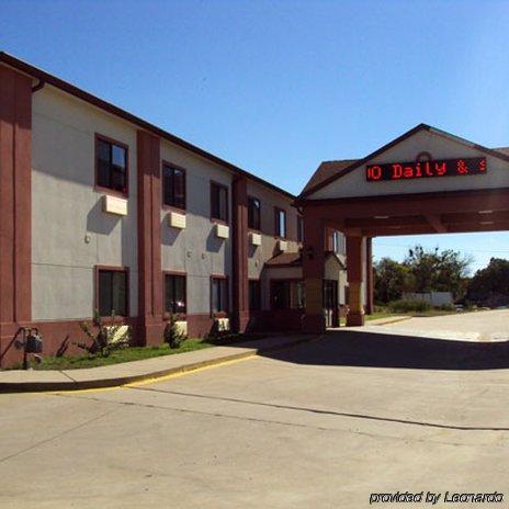 Tropicana Inn&suites Motel *