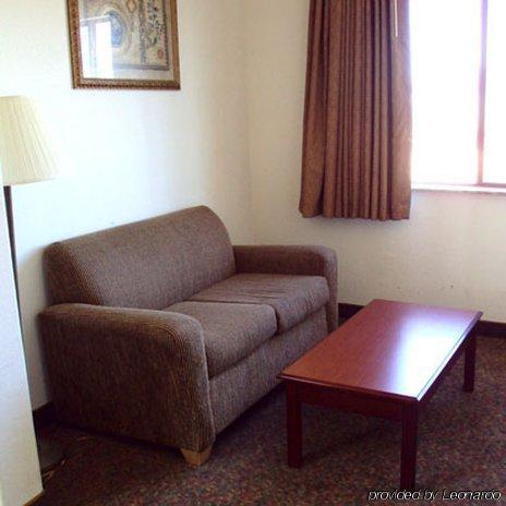 Tropicana Inn&suites Motel *