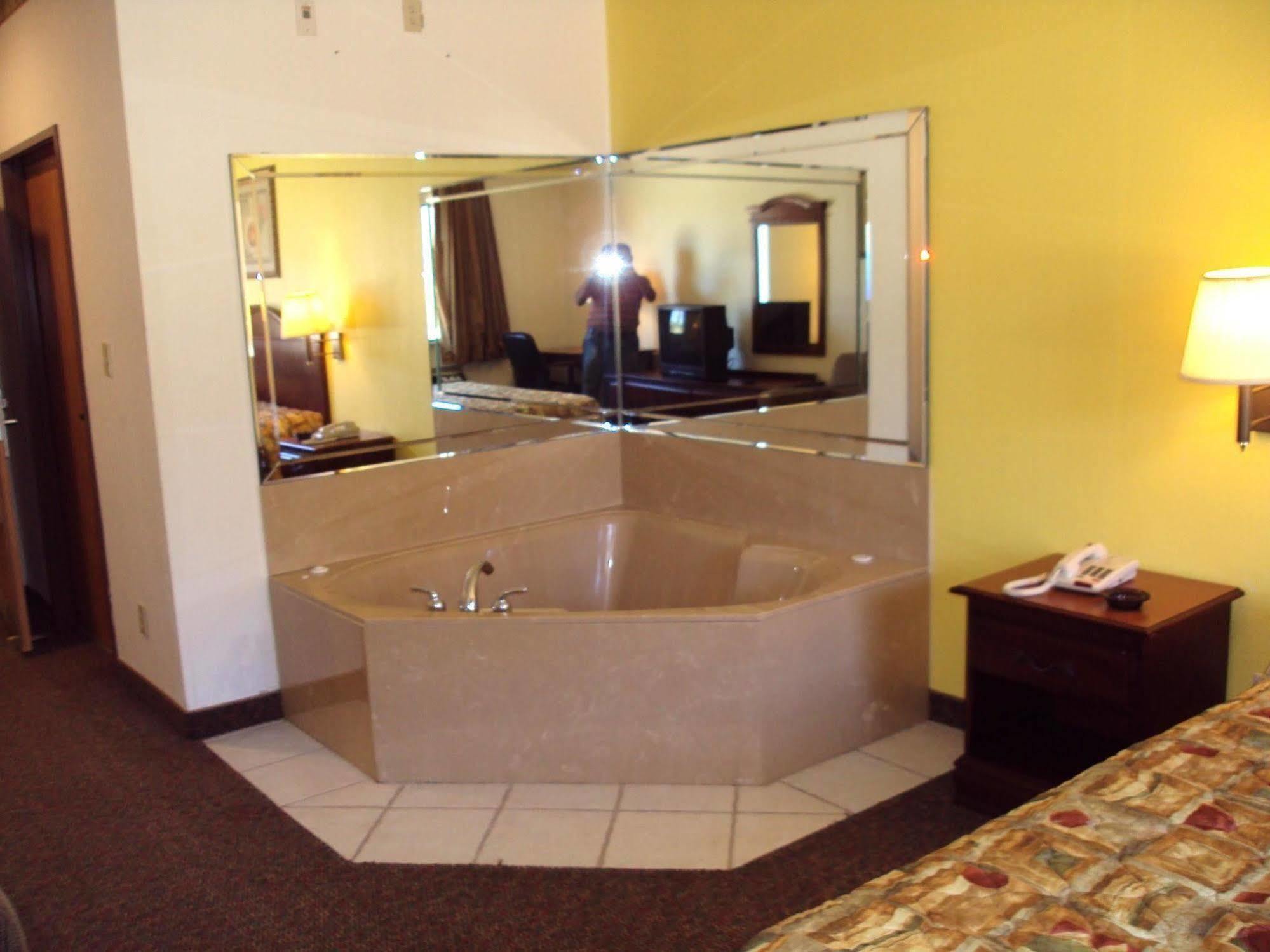 Tropicana Inn&suites * Dallas